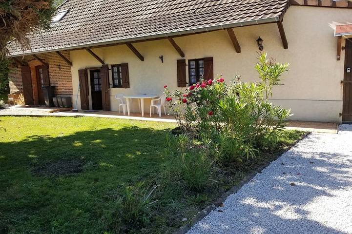 Location de vacances pour 12 personnes, avec jacuzzi ainsi que sauna et jardin à La Chapelle-Naude