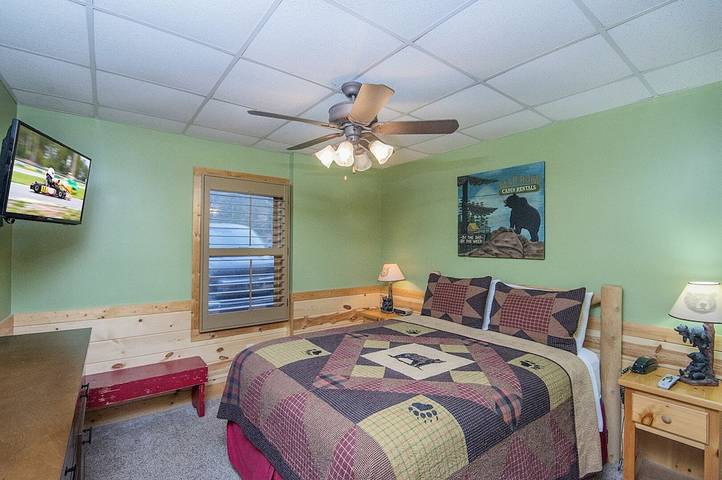 Vacation rental for 14 people, with balcony and pool as well as hot tub, with pets in Pigeon Forge