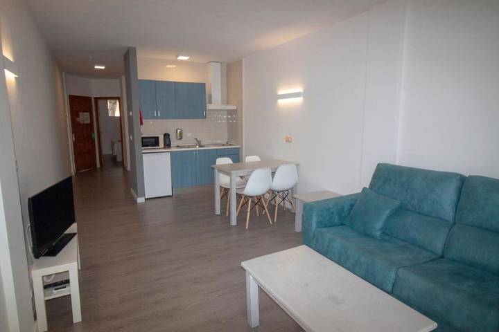 Gîte pour 4 personnes, avec piscine ainsi que vue et balcon dans Portinatx - 2