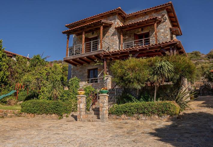 Ferienhaus für 9 Personen, mit Balkon und Terrasse sowie Garten in Milatos