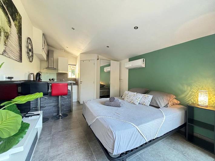 Gîte pour 2 personnes, avec Terrasse à Gignac-la-Nerthe