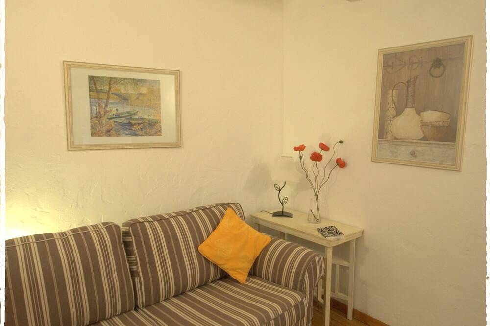 Entire apartment, Village Studio Apartment in Sablet, Vaucluse