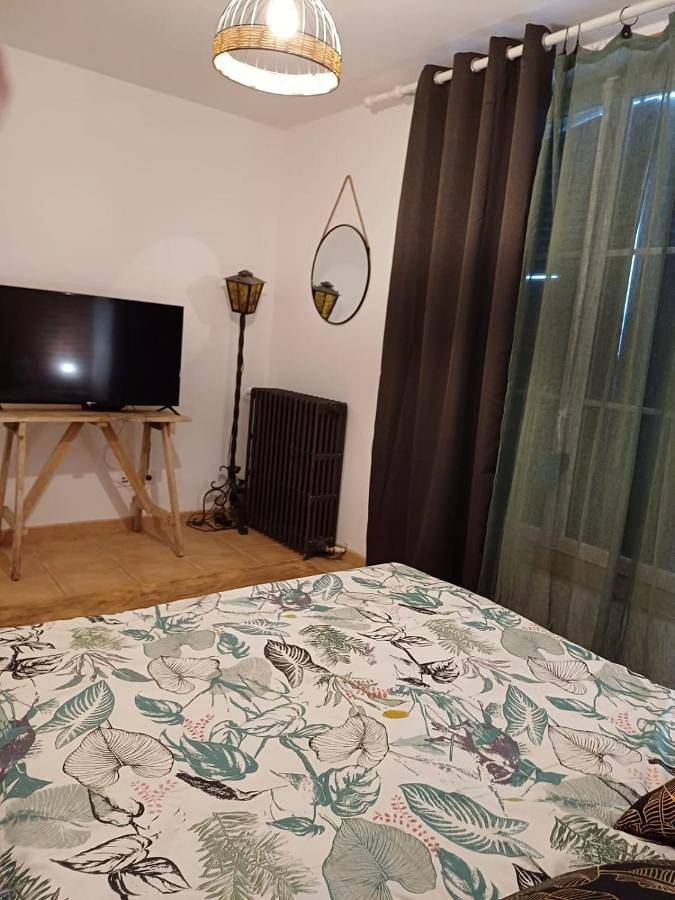 Appartement entier, One-Bedroom Apartment in Buzançais, Région de Châteauroux
