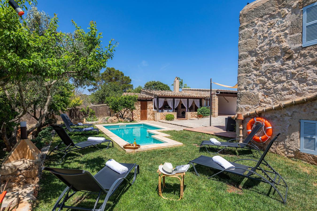 Casa vacanze Pet-Friendly Moli Den Barret. Vista montagne, piscina e Wi-Fi in Santa Margalida, Maiorca settentrionale