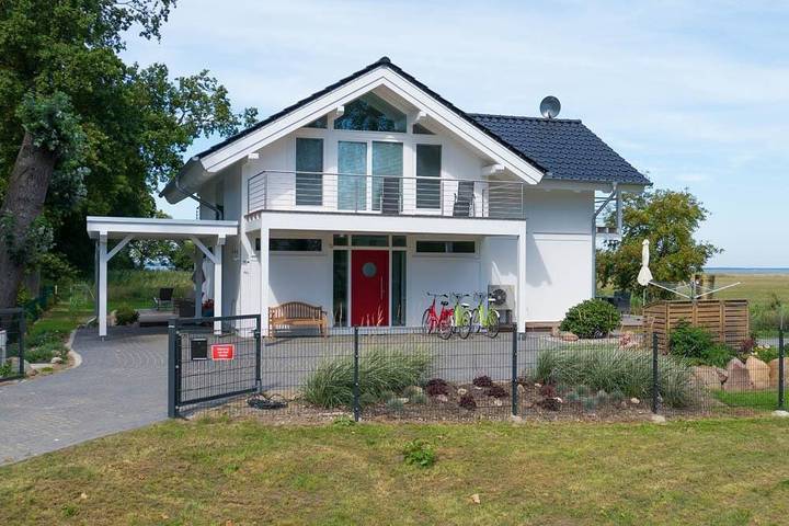 Ferienhaus für 4 Personen, mit Balkon und Whirlpool sowie Garten am Saaler Bodden - 4