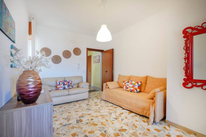 'Casa Merlino - Double Room' with Balcony, Wi-Fi and Air Conditioning in Santo Spirito, Bari