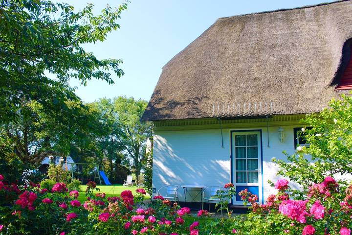 Ferienwohnung für 3 Personen, mit Garten in Witsum