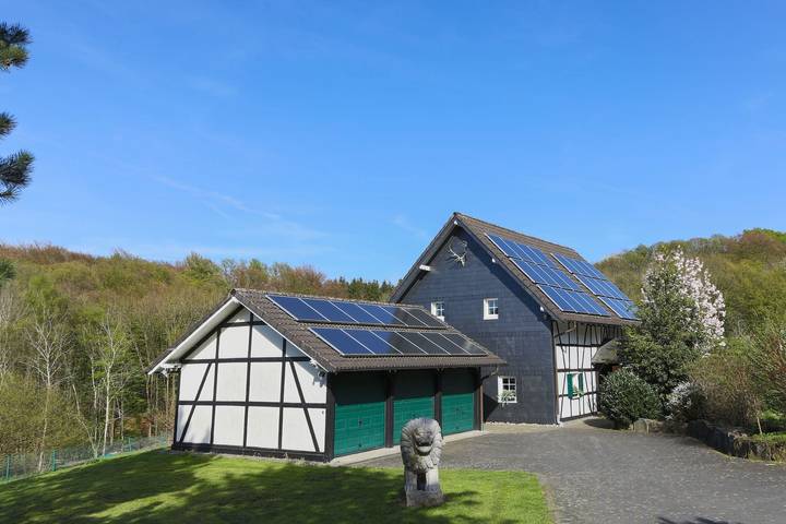 Ferienhaus für 8 Personen, mit Garten in Ruppichteroth