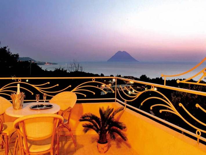 Hôtel pour 2 personnes, avec Balcon et Terrasse ainsi que Jardin et Piscine à Zambrone - 2