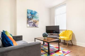 Vacation Rental for 8 Guests in Liverpool, Merseyside, Picture 1