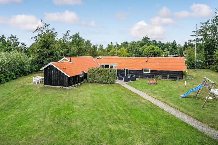 Ferienhaus für 14 Personen, mit Sauna und Garten in Marielyst