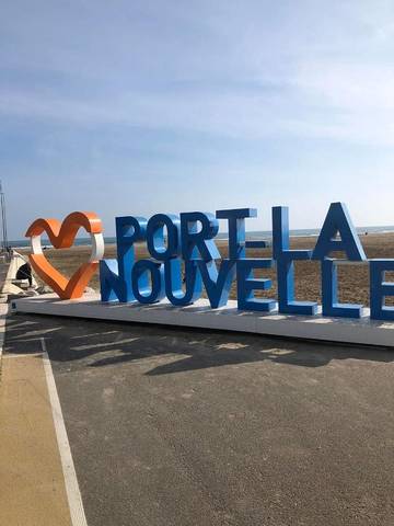 Camping pour 6 personnes, avec terrasse ainsi que bassin pour enfant et piscine, animaux acceptés à Port-la-Nouvelle