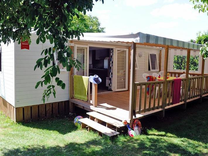 Camping Sites et Paysages - Le Ventoulou - Mobilheim 6 personen - Cottage Dordogne Tribu - 3 Zimmer mit überdachter Terrasse 18m². in Thégra, Regionaler Naturpark Causses du Quercy
