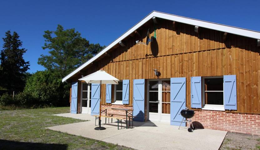 Gîte pour 6 personnes, avec jardin ainsi que terrasse et piscine