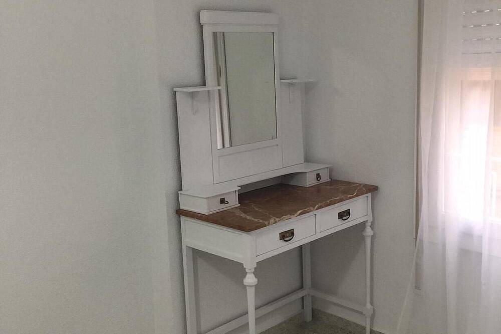 Apartamento entero, (S1) - Piso moderno de 3 dormitorios plano en el centro de la playa a 10-12 minutos a pie in Raval Roig, Alicante