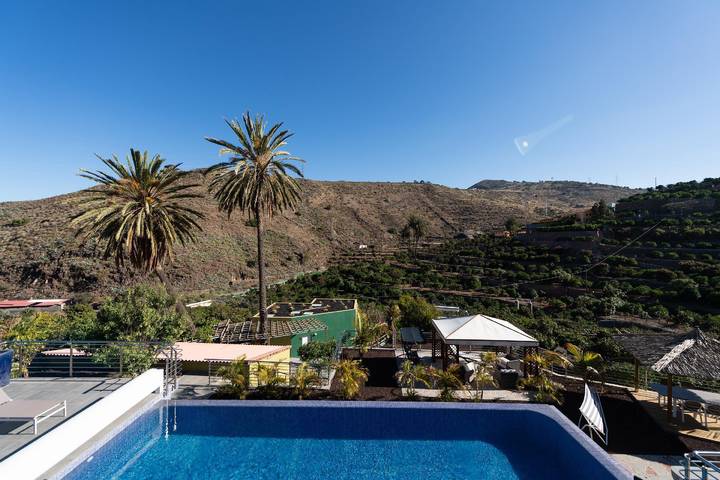 Apartamento rural para 3 personas, con terraza además de jardín y piscina en Telde