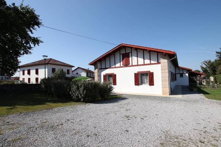 Location de vacances pour 4 personnes, avec jardin à Larressore