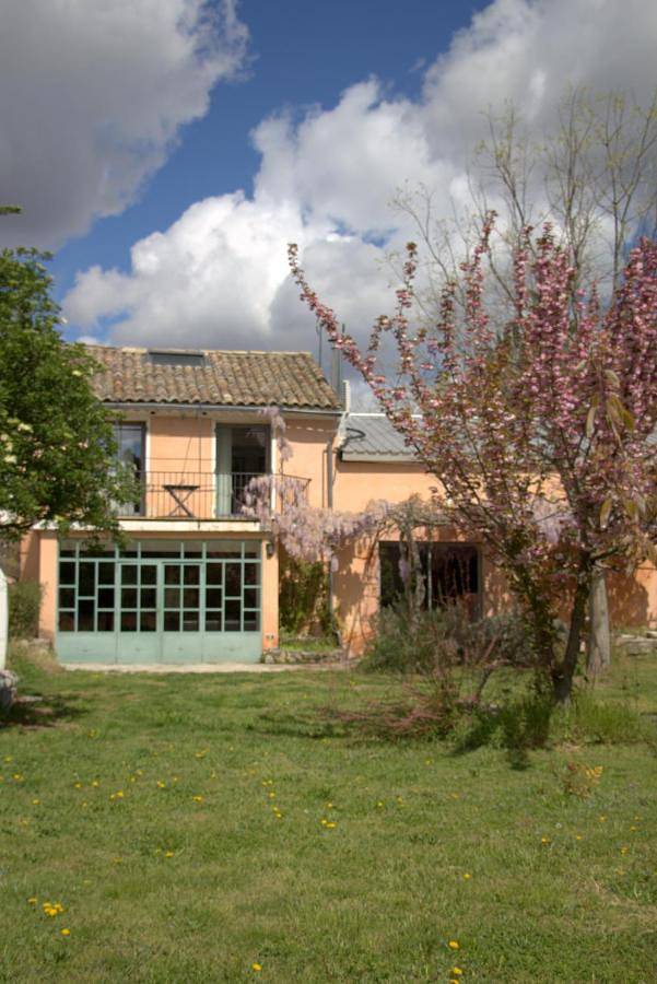 Casa de huéspuedes para 2 personas, con terraza además de jardín y piscina - 1