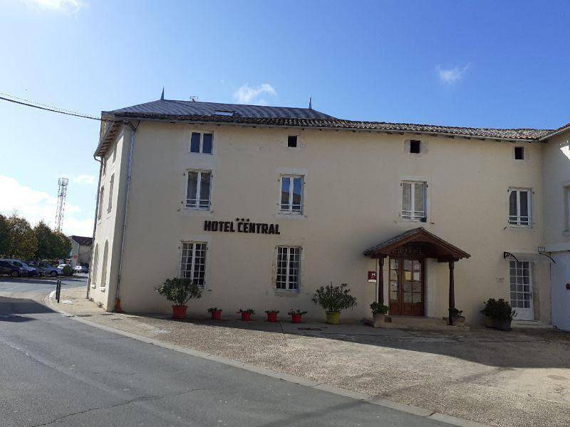 Hotel Central in Chaunay, Vienne (France)