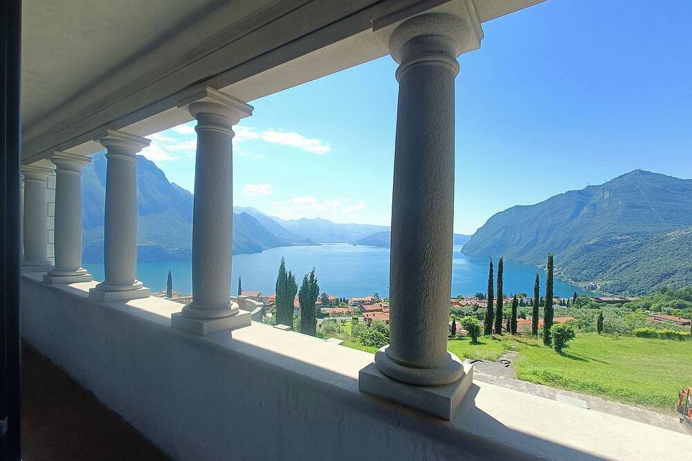Villa per 4 Persone in Comune di Solto Collina, Prealpi Bergamasche Orientali