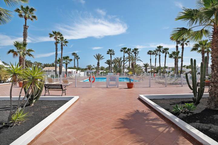 Ganze Wohnung, Ferienwohnung 'Jardin del Sol 26' mit Terrasse, Gemeinschaftspool und Wlan in Playa Blanca, Yaiza