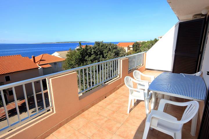 Apartament wakacyjny dla 4 osób, z balkon/ taras, zwierzęta dozwolone w Mandre