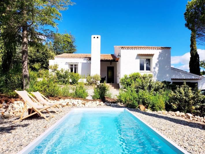 Location de vacances pour 6 personnes, avec terrasse ainsi que piscine et jardin à Mollans-sur-Ouvèze