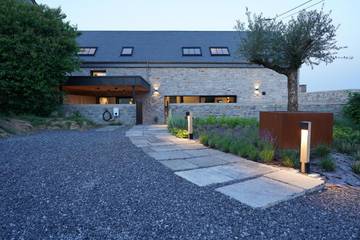 Gîte pour 6 personnes, avec vue ainsi que jardin et sauna à Anhée