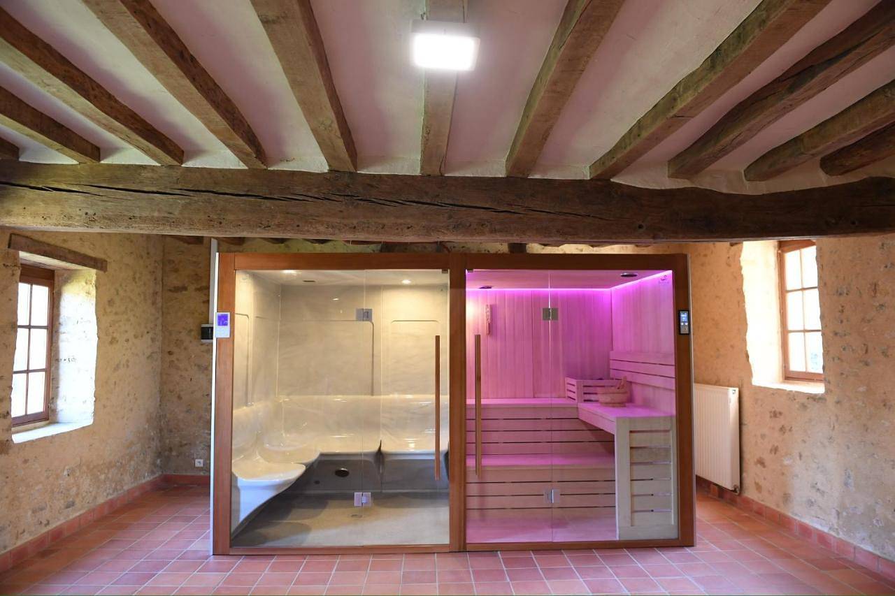 Deluxe Double Room with Shower in Lombron, Sarthe