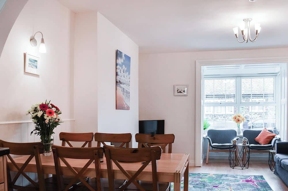 Log Cabin for 6 People in Bude, Cornwall