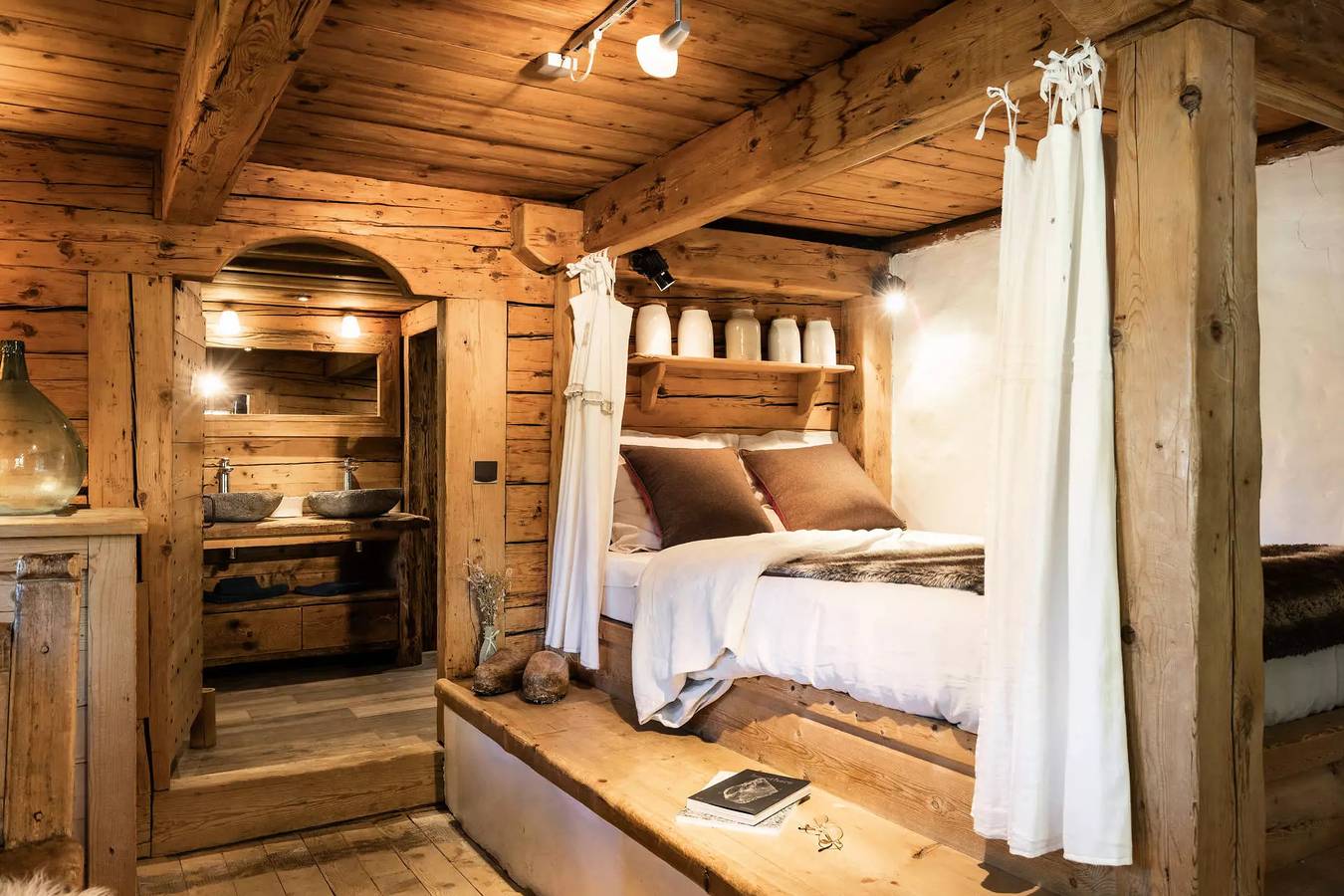 3*, 10 pers, 4 chambres, chalet, pistes 400 m, au calme in La Clusaz, Région d'Annecy