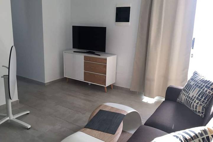Appartement entier, Home from home Appartement de luxe de 2 chambres, piscine chauffée. in Puerto del Carmen, Tías