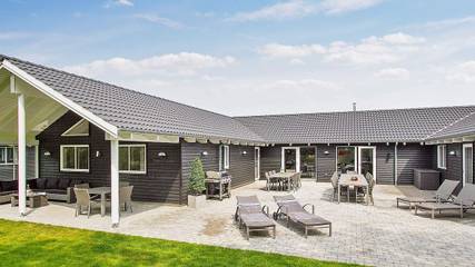 Ferienhaus für 20 Personen, mit Terrasse und Whirlpool sowie Sauna und Pool, mit Haustier in Olpenitz