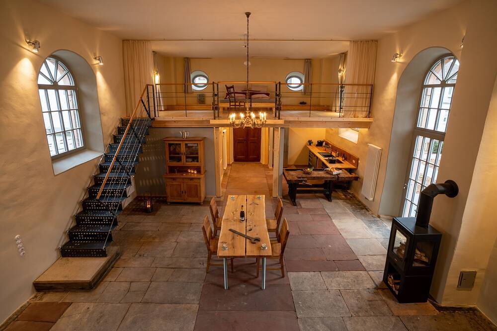 Ferienwohnung in einer denkmalgeschützten Kirche in Altleiningen, Saar-Nahe-Bergland