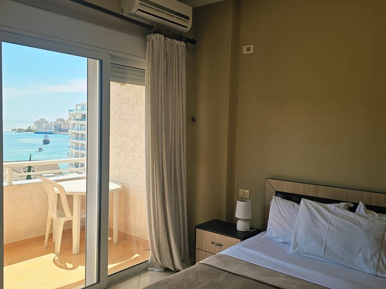 Ganze Ferienwohnung, Ferienwohnung für 5 Personen mit Balkon in Sarandë, Vlorë