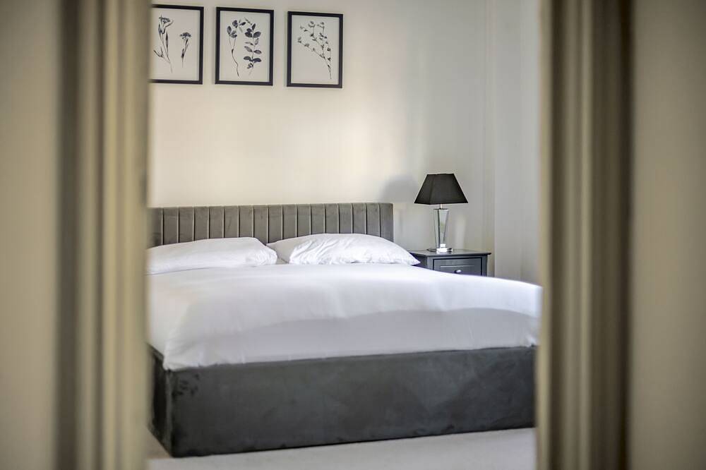 Entire apartment, Moulsham Apartment by Stays Accommodation in Chelmsford, Essex