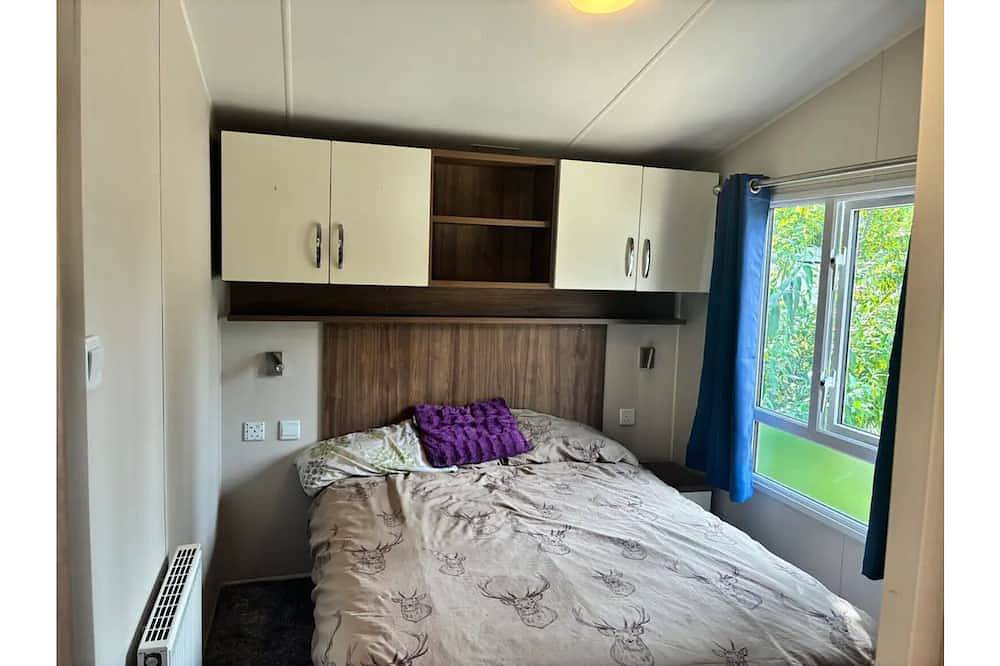 Cosy holiday home that sleeps up to 8 in billing aquadrome holiday park in Northampton, Northamptonshire
