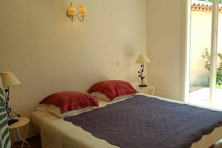 Location de vacances pour 9 personnes, avec Jacuzzi ainsi que Terrasse et Jardin à Entrecasteaux - 3