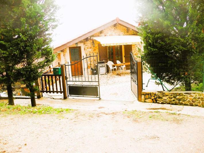 Gîte pour 5 personnes, avec terrasse ainsi que vue et piscine, animaux acceptés à Taluyers - 2