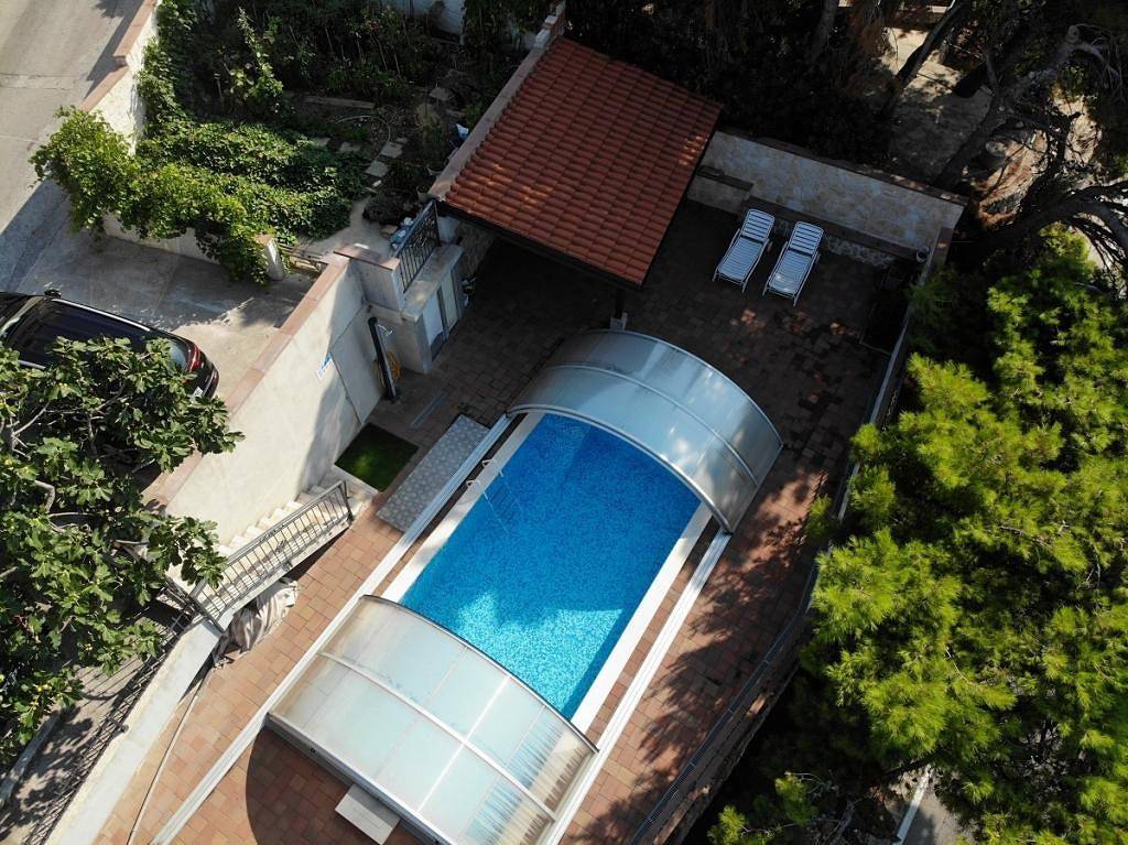 Ganze Wohnung, Studio mit Pool und Terrasse
 in Stanici, Omis-Riviera