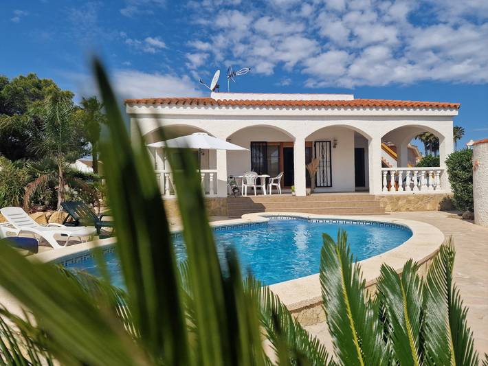 "Marianna"@Marisol: 310m a la playa, piscina privada, A/C, Wifi, playa para perros. in Riumar, Delta del Ebro