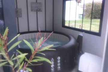 Gîte pour 2 personnes, avec jacuzzi ainsi que terrasse et jardin à Saint-Denis-d'Oléron