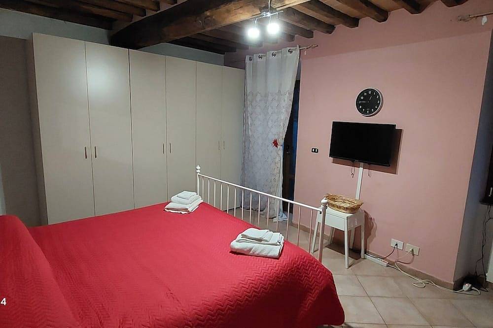 Mountain retreat in Basati, Seravezza—rustic charm, stunning views, near the sea in Seravezza, Italienische Riviera