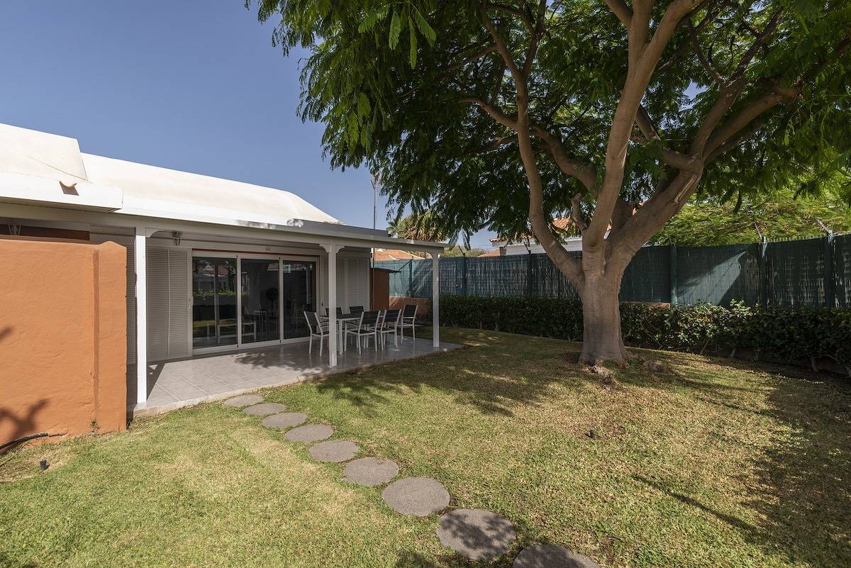 Entire apartment, Bungalow familiar complejo Melocotones Maspalomas in Campo Internacional, San Bartolomé de Tirajana