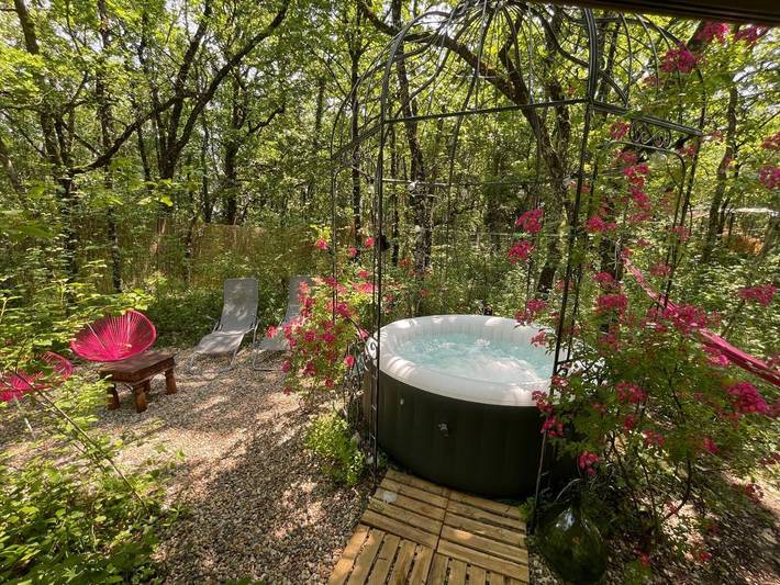 Location de vacances pour 2 personnes, avec vue et jardin à Loubès-Bernac - 2