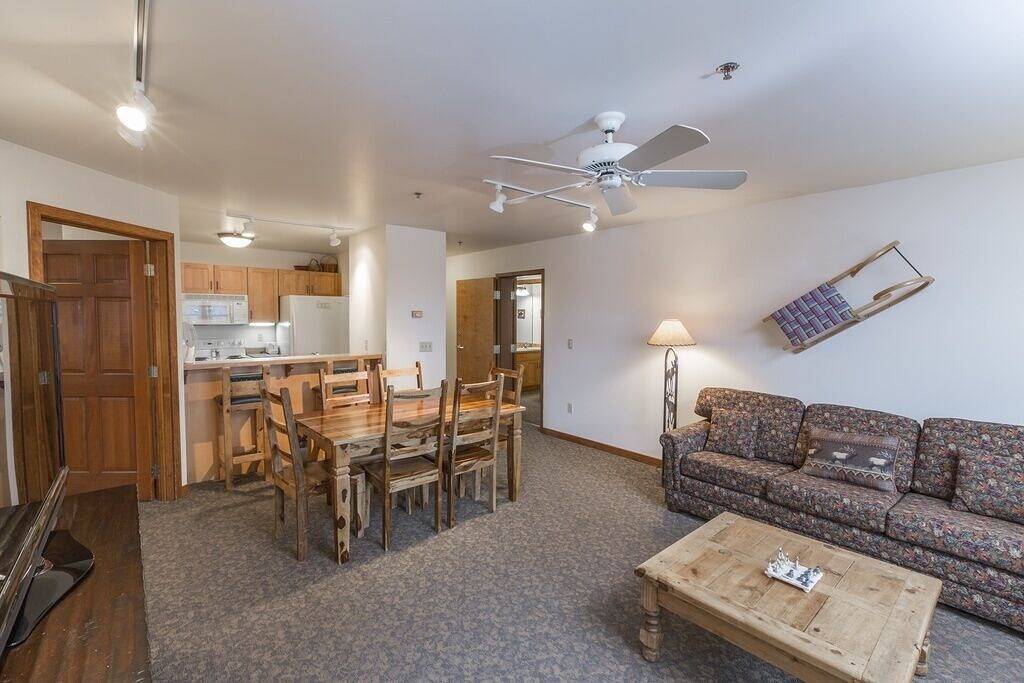 Ganze Wohnung, Comfortable Condo with Valley Views in Glacier-Nationalpark