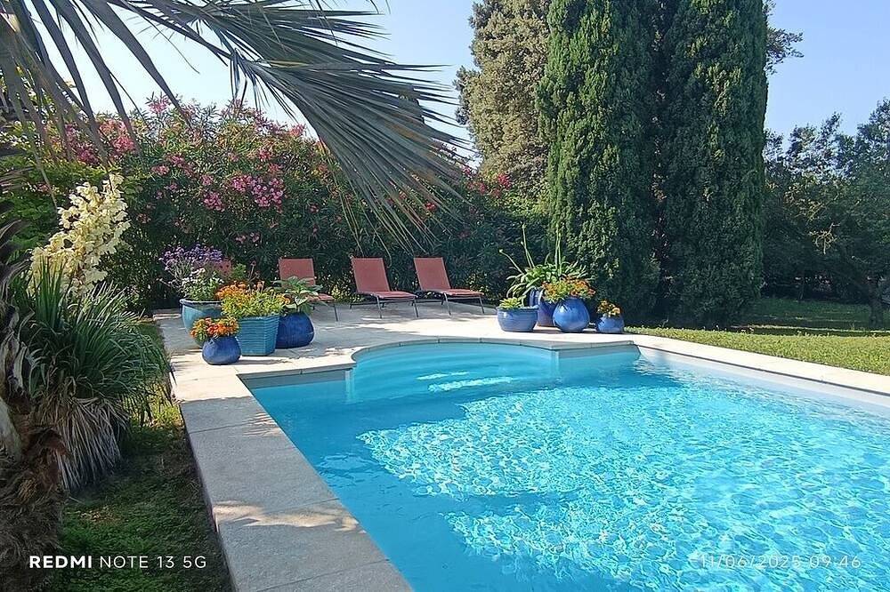 Vacation rental with swimming pool in the heart of Provence in Sarrians, Vaucluse