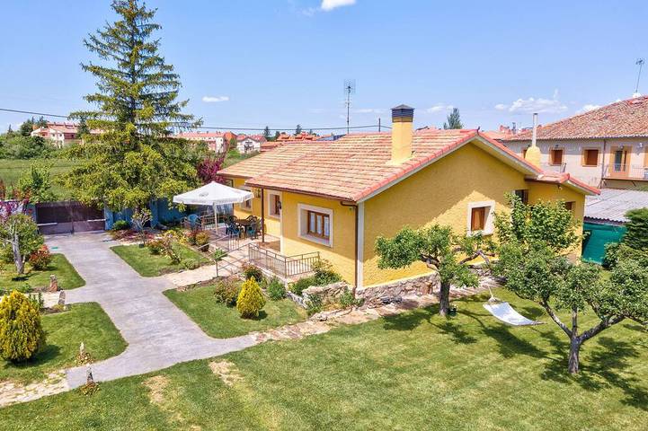 Villa for 8 people, with garden - 1