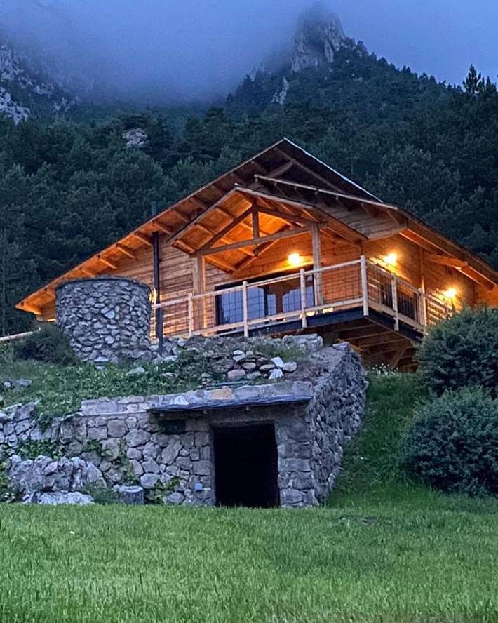 Casa rural con piscina para 10 personas, con vistas además de jardín y piscina, Se admiten mascotas en Berguedà - 2