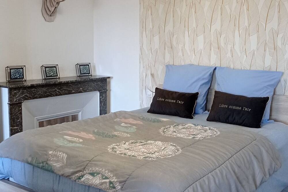 Ganze Wohnung, Apartment-Panorama-Ensuite mit Dusche-Blick auf die Landschaft in Auch, Gers